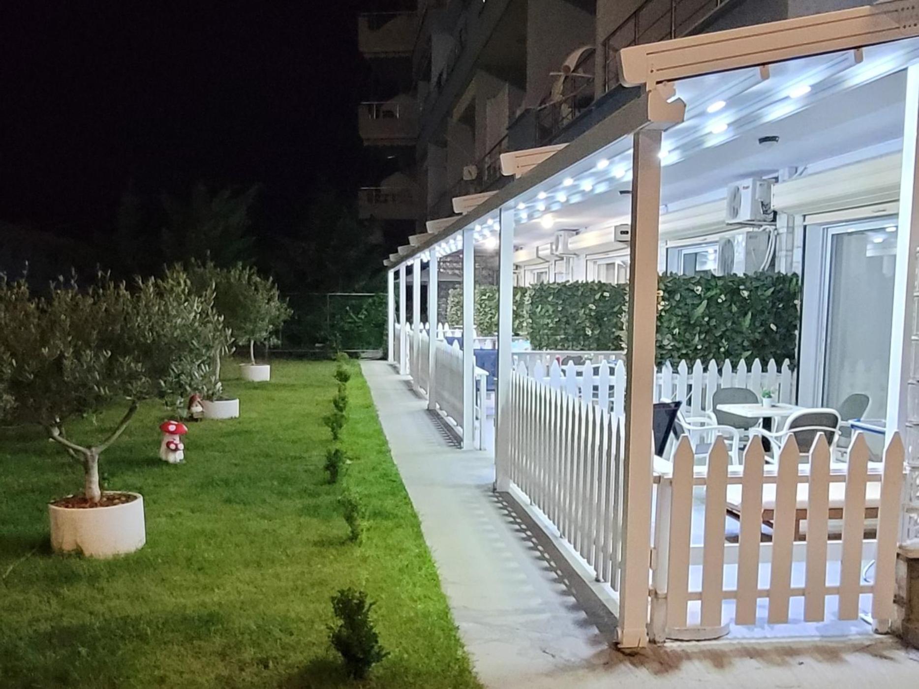 Suncoast Rooms Port Side Саранда Экстерьер фото