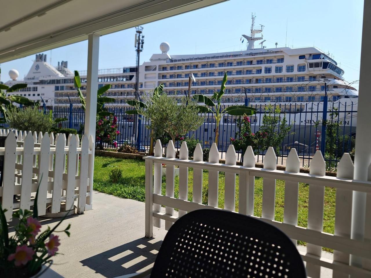 Suncoast Rooms Port Side Саранда Экстерьер фото